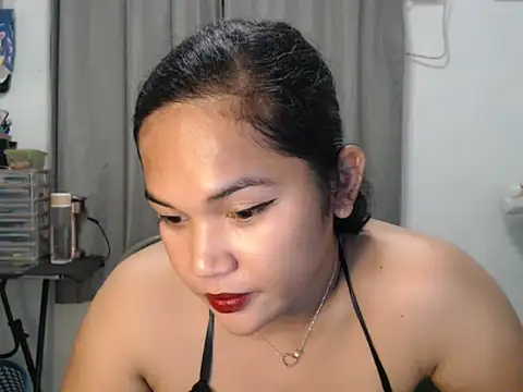Snapshot of sassymaxinex chatting on 05/17/26, 02:20 sassymaxinex online show from 05/17/26, 02:20