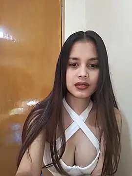 Snapshot of Adrianahearth chatting on 05/19/26, 03:24 Adrianahearth online show from 05/19/26, 03:24