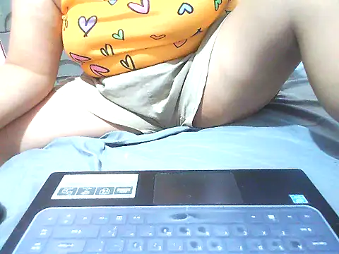 Snapshot of xsweetlover69x chatting on 06/17/26, 06:16 xsweetlover69x online show from 06/17/26, 06:16