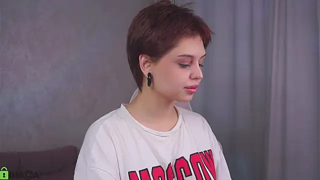 Snapshot of Emmy-Brooks chatting on 06/28/26, 09:26 Emmy-Brooks online show from 06/28/26, 09:26