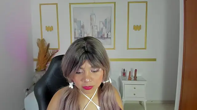 Snapshot of zully28_x chatting on 05/13/26, 12:46 zully28 x online show from 05/13/26, 12:46