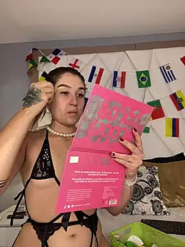 IsabelleMilan online show from 06/26/26, 10:36