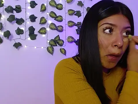 melanie 18  online show from 06/11/26, 10:52