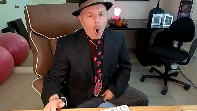 Snapshot of hotdadbod chatting on 11/07/25, 09:37 hotdadbod online show from 11/07/25, 09:37