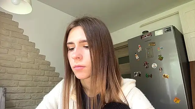 ZaraGuyette online show from 07/09/26, 11:03