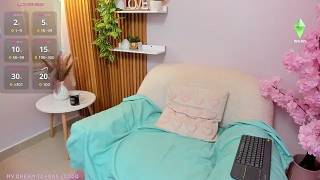 Snapshot of alice_sweet4u chatting on 06/23/26, 10:13 alice sweet4u online show from 06/23/26, 10:13