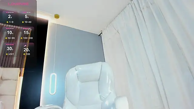 Snapshot of Amara_lune chatting on 05/30/26, 02:47 Amara lune online show from 05/30/26, 02:47
