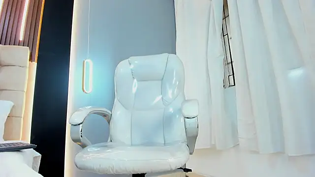 Snapshot of Amara_lune chatting on 06/05/26, 02:56 Amara lune online show from 06/05/26, 02:56