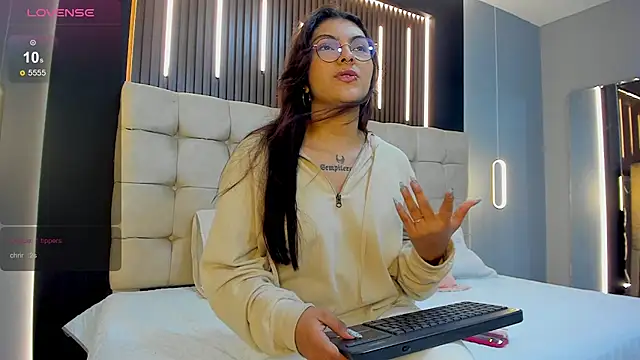 Snapshot of Amara_lune chatting on 06/11/26, 02:59 Amara lune online show from 06/11/26, 02:59