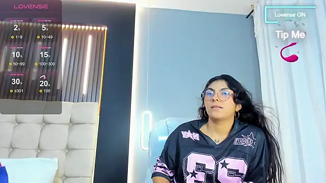 Snapshot of Amara_lune chatting on 06/15/26, 03:25 Amara lune online show from 06/15/26, 03:25