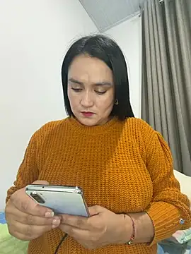 Snapshot of rousee69_ chatting on 05/26/26, 02:07 rousee69 online show from 05/26/26, 02:07