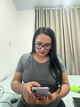 Snapshot of rousee69_ chatting on 06/14/26, 05:20 rousee69 online show from 06/14/26, 05:20