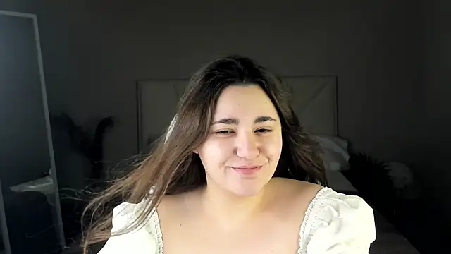Snapshot of Ayleen_Gece chatting on 06/17/26, 03:31 Ayleen Gece online show from 06/17/26, 03:31