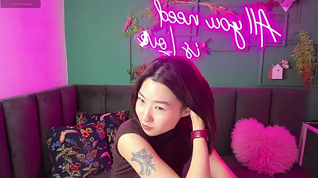 Runi Asian online show from 06/19/26, 01:21