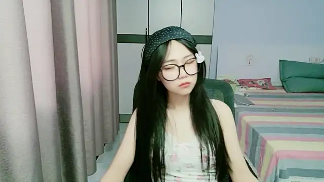 Snapshot of xiaoxiaoyu030 chatting on 06/17/26, 08:17 xiaoxiaoyu030 online show from 06/17/26, 08:17