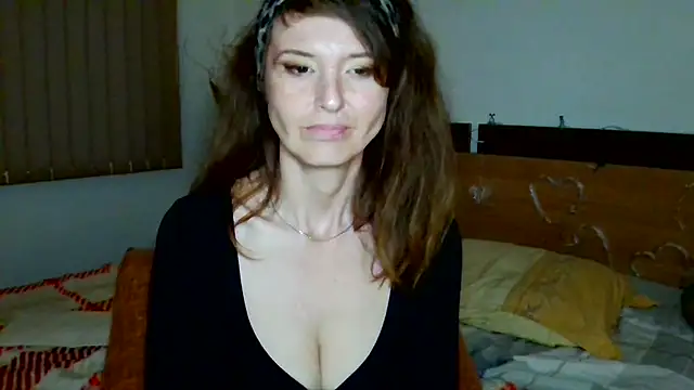 Snapshot of LoveElenika chatting on 06/21/26, 02:14 LoveElenika online show from 06/21/26, 02:14