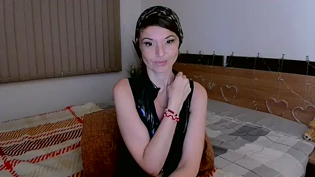 Snapshot of LoveElenika chatting on 07/05/26, 06:48 LoveElenika online show from 07/05/26, 06:48