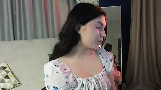 Snapshot of lollyy_pop chatting on 06/27/26, 01:32 lollyy pop online show from 06/27/26, 01:32