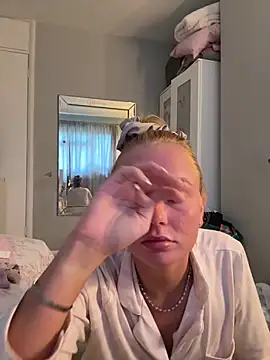 miaflowerxx online show from 05/15/26, 06:37