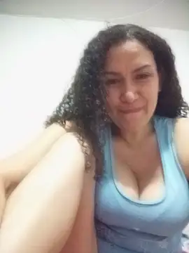 Snapshot of paulett15 chatting on 05/15/26, 02:29 paulett15 online show from 05/15/26, 02:29