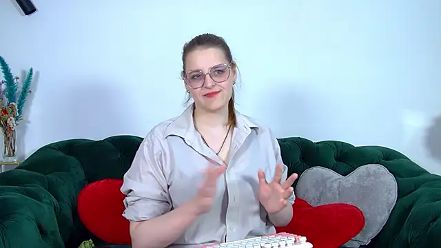 Snapshot of AlexaAvery chatting on 05/23/26, 06:40 AlexaAvery online show from 05/23/26, 06:40