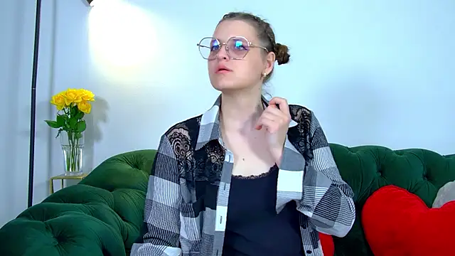 Snapshot of AlexaAvery chatting on 06/06/26, 06:40 AlexaAvery online show from 06/06/26, 06:40