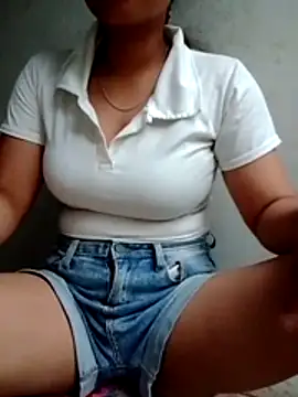 Snapshot of Mirra-a chatting on 06/17/26, 11:27 Mirra-a online show from 06/17/26, 11:27