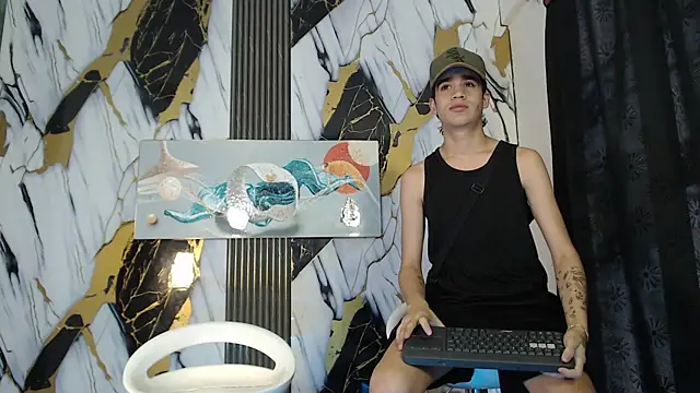 Snapshot of KING_LOVERS1 chatting on 06/24/26, 01:21 KING LOVERS1 online show from 06/24/26, 01:21