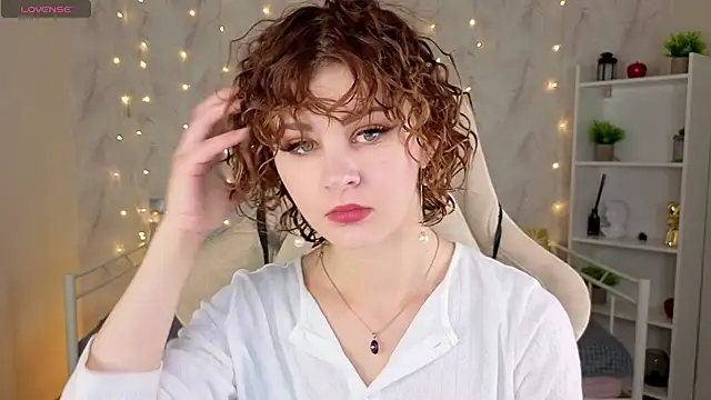 Snapshot of Kira__Fluffy chatting on 07/04/26, 12:06 Kira Fluffy online show from 07/04/26, 12:06