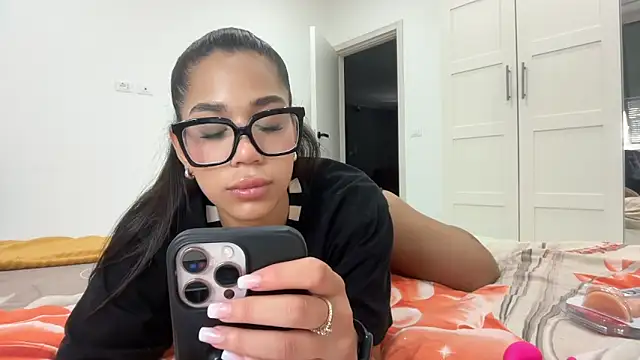 QueeNataly online show from 06/04/26, 01:39