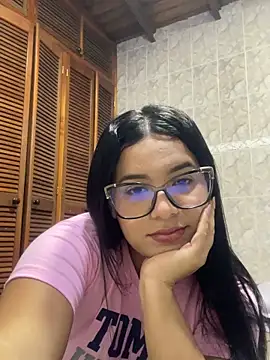 Snapshot of sara_alejandra chatting on 05/15/26, 01:23 sara alejandra online show from 05/15/26, 01:23