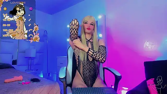 Isabella Kirk  online show from 05/19/26, 12:00