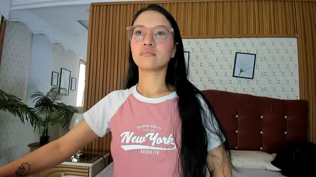 SophiieCalloway1 online show from 06/30/26, 03:13
