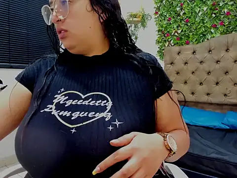Snapshot of Candy_Curvyy chatting on 05/20/26, 12:55 Candy Curvyy online show from 05/20/26, 12:55