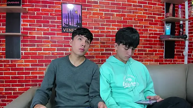 Snapshot of Hoot_boyss_ chatting on 05/22/26, 07:41 Hoot boyss online show from 05/22/26, 07:41