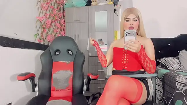 Thiara veky  online show from 06/29/26, 07:03