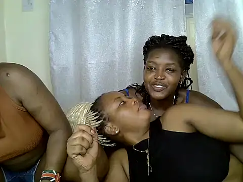 Snapshot of Lorainebabes chatting on 06/06/26, 02:27 Lorainebabes online show from 06/06/26, 02:27