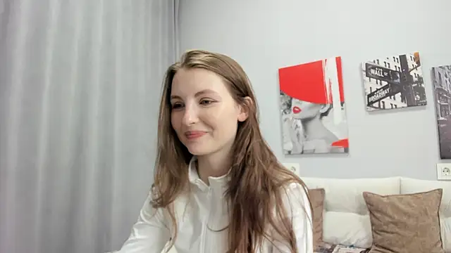 Snapshot of Shyly__Lisa chatting on 05/30/26, 01:35 Shyly Lisa online show from 05/30/26, 01:35