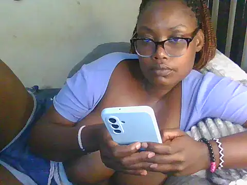Snapshot of Sexy-Mish chatting on 05/22/26, 07:04 Sexy-Mish online show from 05/22/26, 07:04