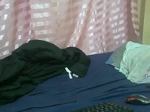 Snapshot of naughty-slender chatting on 06/23/26, 04:21 naughty-slender online show from 06/23/26, 04:21