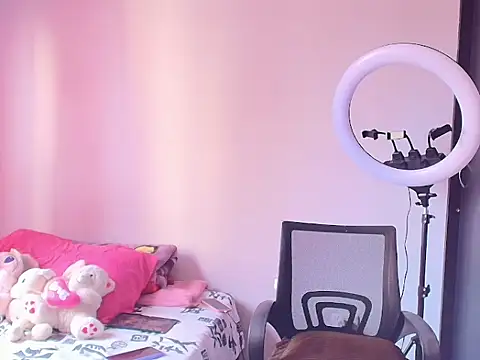 im auroraa online show from 06/26/26, 09:41