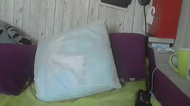 Bella--White online show from 06/08/26, 05:30