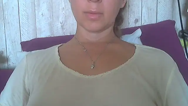 Snapshot of Bella--White chatting on 06/12/26, 05:39 Bella--White online show from 06/12/26, 05:39