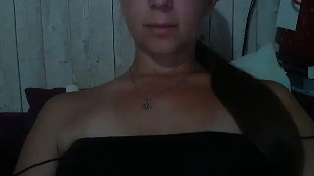 Snapshot of Bella--White chatting on 06/20/26, 03:26 Bella--White online show from 06/20/26, 03:26