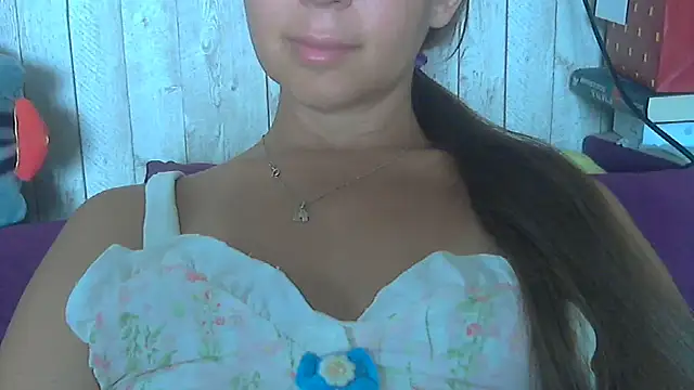 Snapshot of Bella--White chatting on 06/25/26, 07:13 Bella--White online show from 06/25/26, 07:13