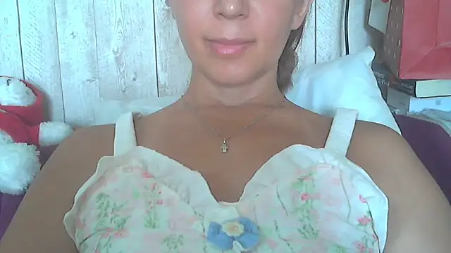 Snapshot of Bella--White chatting on 06/27/26, 07:24 Bella--White online show from 06/27/26, 07:24