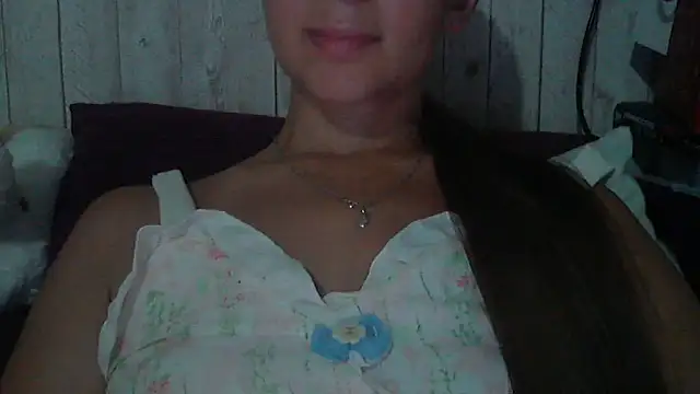 Snapshot of Bella--White chatting on 06/27/26, 05:18 Bella--White online show from 06/27/26, 05:18