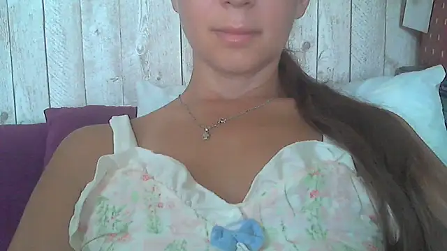 Snapshot of Bella--White chatting on 06/29/26, 06:19 Bella--White online show from 06/29/26, 06:19