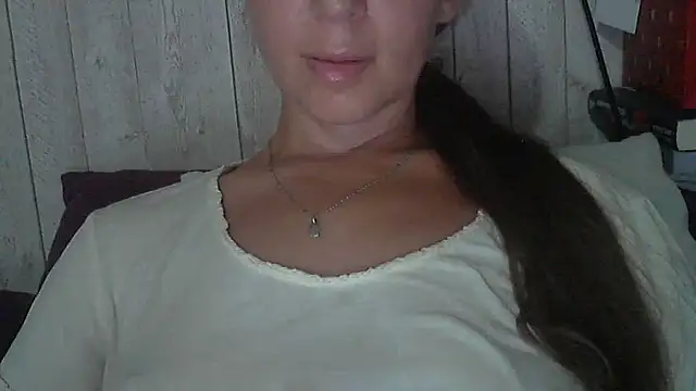 Snapshot of Bella--White chatting on 06/30/26, 03:02 Bella--White online show from 06/30/26, 03:02
