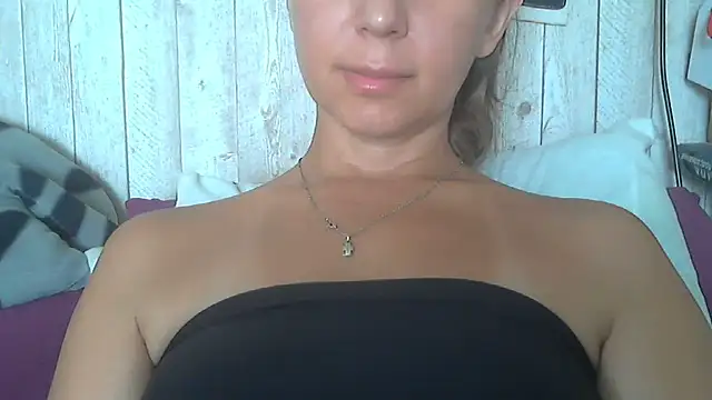 Snapshot of Bella--White chatting on 07/01/26, 06:59 Bella--White online show from 07/01/26, 06:59